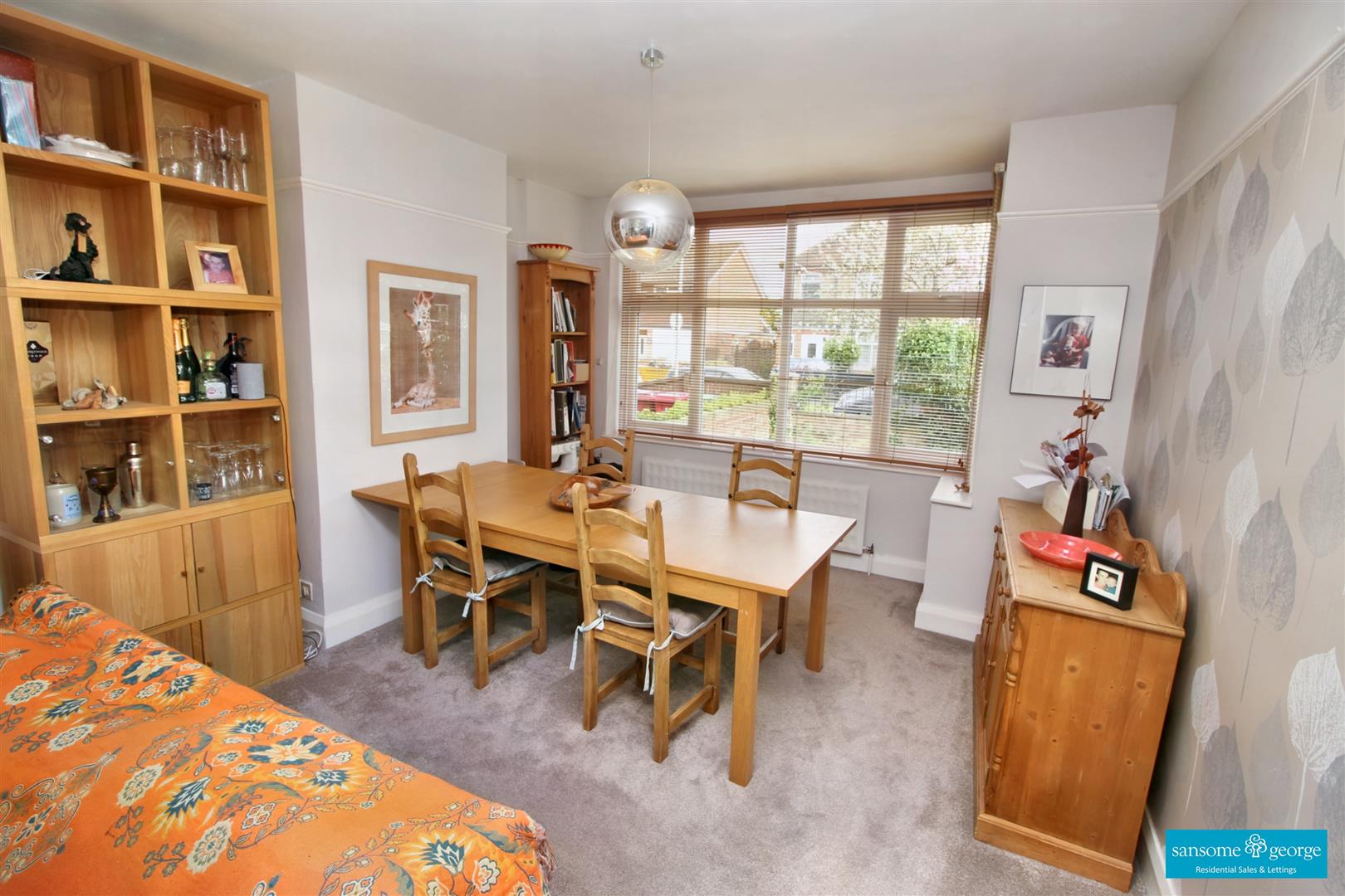 3 bed property in Woodland Drive, Reading